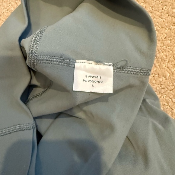 Vuori light blue workout set - Picture 7 of 7